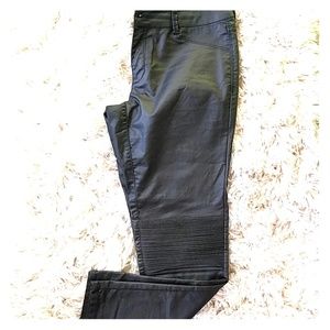 Black leather jegging